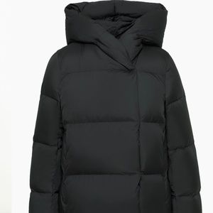 Aritzia Babaton The Duvet Puffer Short